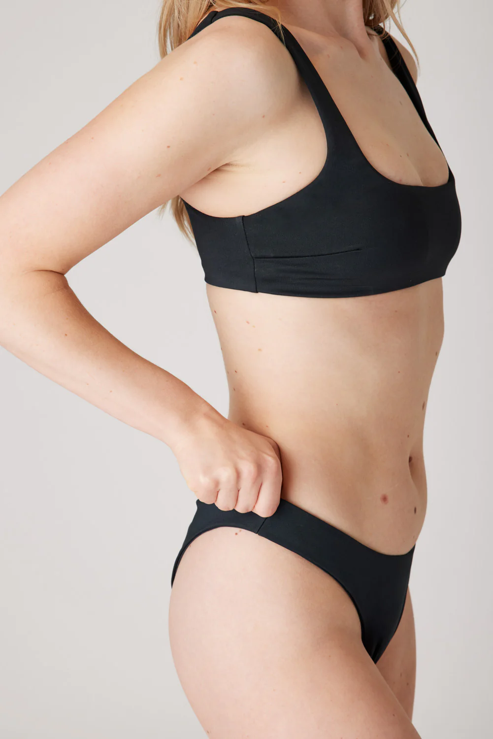 The Square Scoop Top - Matte Black